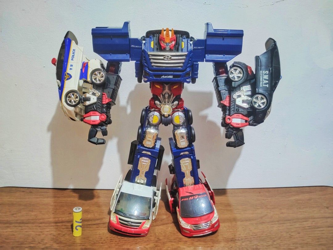 Hello Carbot Pentastorm Combiner Robot (Category: Action & Battle Toys) located in Paranaque City. Submitted by corner24 (Listing ID 1468336913, Image 3). Description: What you see is what you get (AS IS) 2nd Hand Condition, Expect sign of usage/ Paint chips etc See photos for Actual Condition No other accessories included ❌ With visible crack on ambulance ❌ No Reservation/ 1st to Pay Basis Korean/Japan Surplus *Original *Excellent quality *Pls m