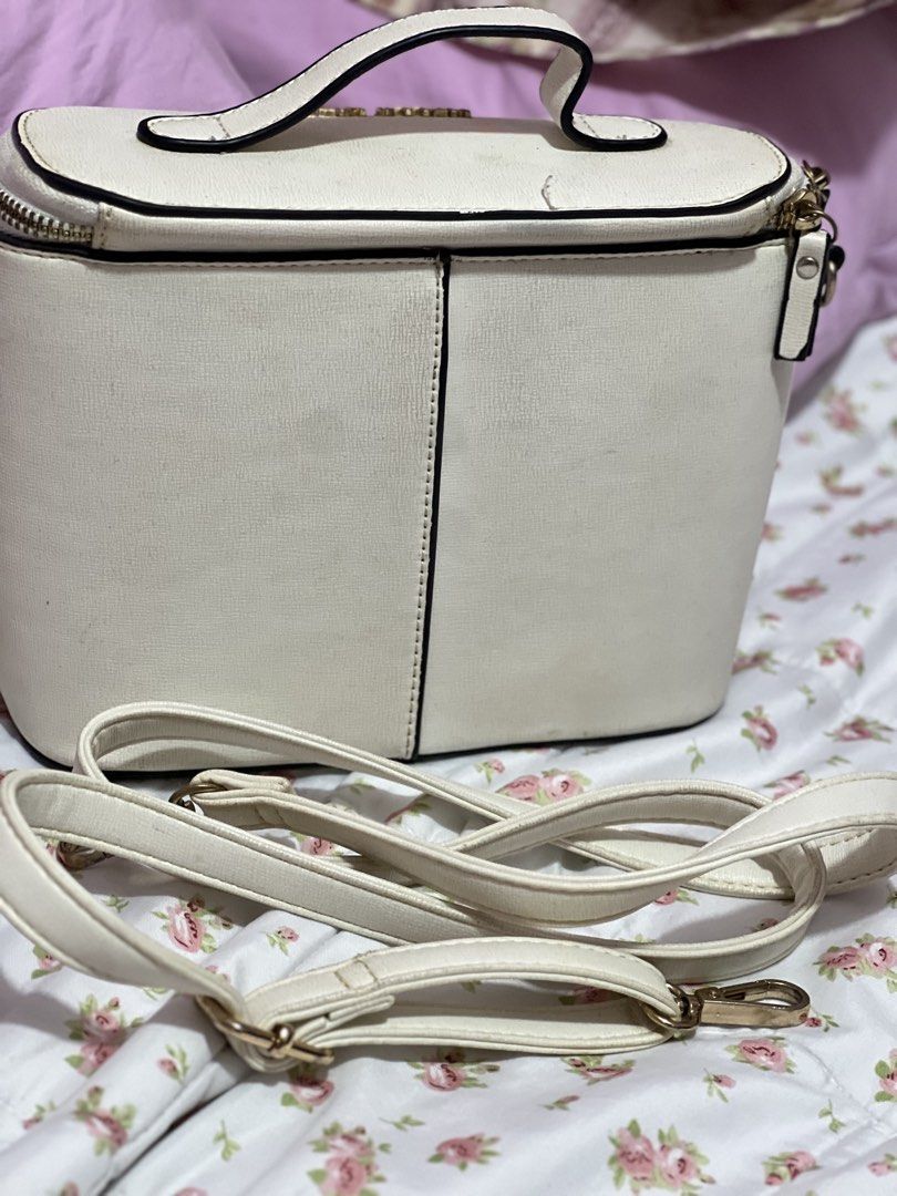 Hello Kitty Camera Design Crossbody Bag (Category: Cross-body Bags) located in Pasig City. Submitted by morilove (Listing ID 1468299892, Image 2). Description: - Authentic Sanrio Kitty vanity box bag - Features adorable camera graphic with striking red accents - Elegant gold-tone hardware and secure zipper closure - Includes a matching adjustable and detachable shoulder strap - Practical interior with black fabric lining and convenient slip pocke