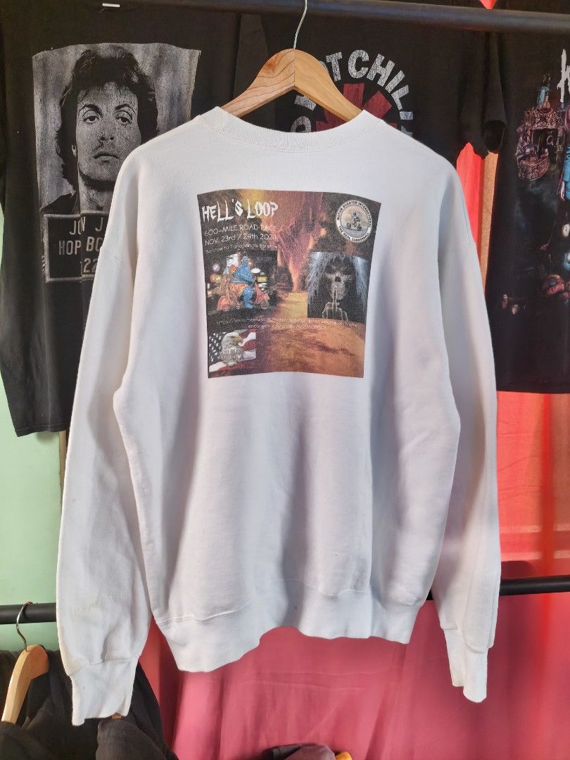 Hells loop hanes Sweater (Category: Longsleeves) located in Toledo. Submitted by goldendogs (Listing ID 1468409844, Image 2). Description: Hanes Hells loop sweater Large Heavy cotton 28 × 22.5 Needs wash.
