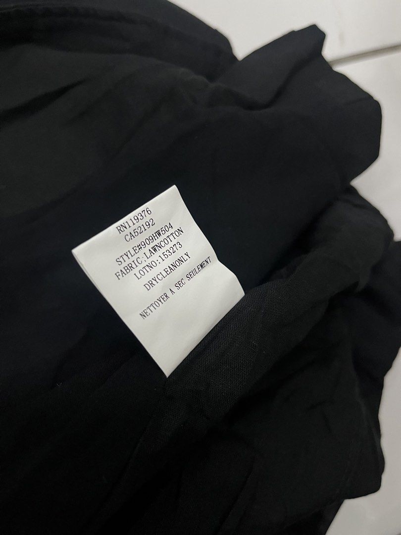 Helmut Lang Black Cotton Linen Blazer Size S (Category: Coats, Jackets and Outerwear) located in Manila. Submitted by shanaaa.collects (Listing ID 1468302851, Image 3). Description: - Brand: Helmut Lang - Color: Black - Size: Small (S) - Style Number: 909HW504 - Material: Lightweight cotton and linen blend - Design: Single-button closure, classic lapel, and long sleeves - Care: Dry clean only - Origin: Made in China - Condition: Excellent / Pre-l