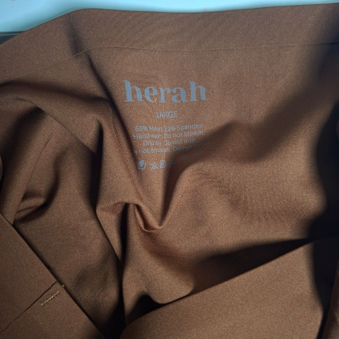 HERAH SEAMLESS UNDERWEAR LARGE 28-32 (Category: Undergarments & Loungewear) located in Paranaque City. Submitted by iloveem (Listing ID 1468458272, Image 2). Description: 3 for 299 Large Brand New.