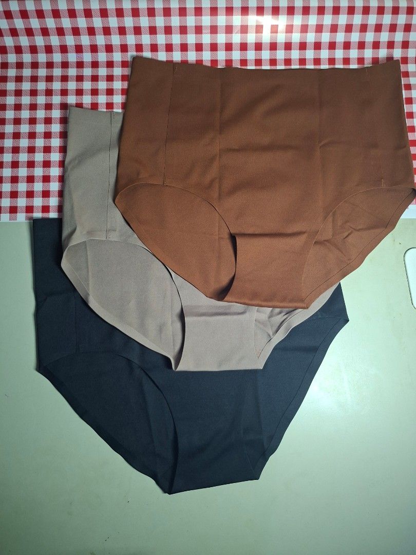 HERAH SEAMLESS UNDERWEAR LARGE 28-32 (Category: Undergarments & Loungewear) located in Paranaque City. Submitted by iloveem (Listing ID 1468458272, Image 1). Description: 3 for 299 Large Brand New.