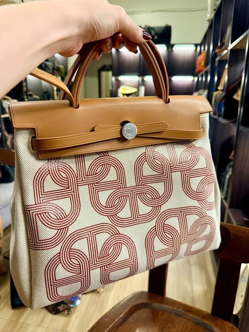Herbag Canvas and Leather Tote Bag (Category: Tote Bags) located in Muntinlupa City. Submitted by farinasonlineshop (Listing ID 1468430087, Image 1). Description: .