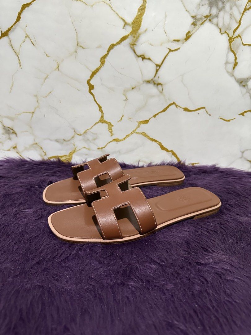 Hermes oran (Category: Flats & Sandals) located in Marikina City. Submitted by georgiaprelovestuff (Listing ID 1468453514, Image 3). Description: size 41 PLEASE READ BEFORE MAKING AN OFFER: 🔹No inclusions since this is preloved 🔹NO to low ballers please 🔹NO meetups due to busy schedule 🔹If you make an offer, please get the item let's not waste each other's time 🔹NO return NO exchange NO cancellation 🔹Please manage your expectation since all