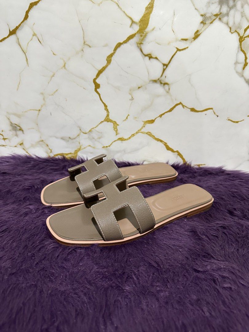 Hermes oran (Category: Flats & Sandals) located in Marikina City. Submitted by georgiaprelovestuff (Listing ID 1468454171, Image 3). Description: size 40 PLEASE READ BEFORE MAKING AN OFFER: 🔹No inclusions since this is preloved 🔹NO to low ballers please 🔹NO meetups due to busy schedule 🔹If you make an offer, please get the item let's not waste each other's time 🔹NO return NO exchange NO cancellation 🔹Please manage your expectation since all