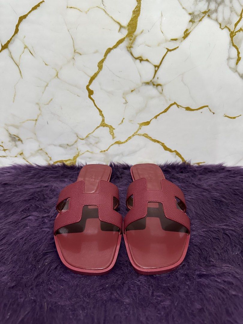Hermes oran (Category: Flats & Sandals) located in Marikina City. Submitted by georgiaprelovestuff (Listing ID 1468454623, Image 1). Description: size 40 PLEASE READ BEFORE MAKING AN OFFER: 🔹No inclusions since this is preloved 🔹NO to low ballers please 🔹NO meetups due to busy schedule 🔹If you make an offer, please get the item let's not waste each other's time 🔹NO return NO exchange NO cancellation 🔹Please manage your expectation since all
