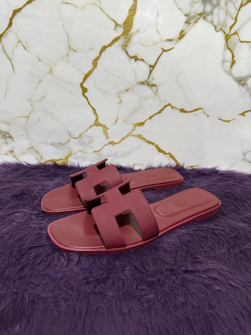 Hermes oran (Category: Flats & Sandals) located in Marikina City. Submitted by georgiaprelovestuff (Listing ID 1468454623, Image 3). Description: size 40 PLEASE READ BEFORE MAKING AN OFFER: 🔹No inclusions since this is preloved 🔹NO to low ballers please 🔹NO meetups due to busy schedule 🔹If you make an offer, please get the item let's not waste each other's time 🔹NO return NO exchange NO cancellation 🔹Please manage your expectation since all