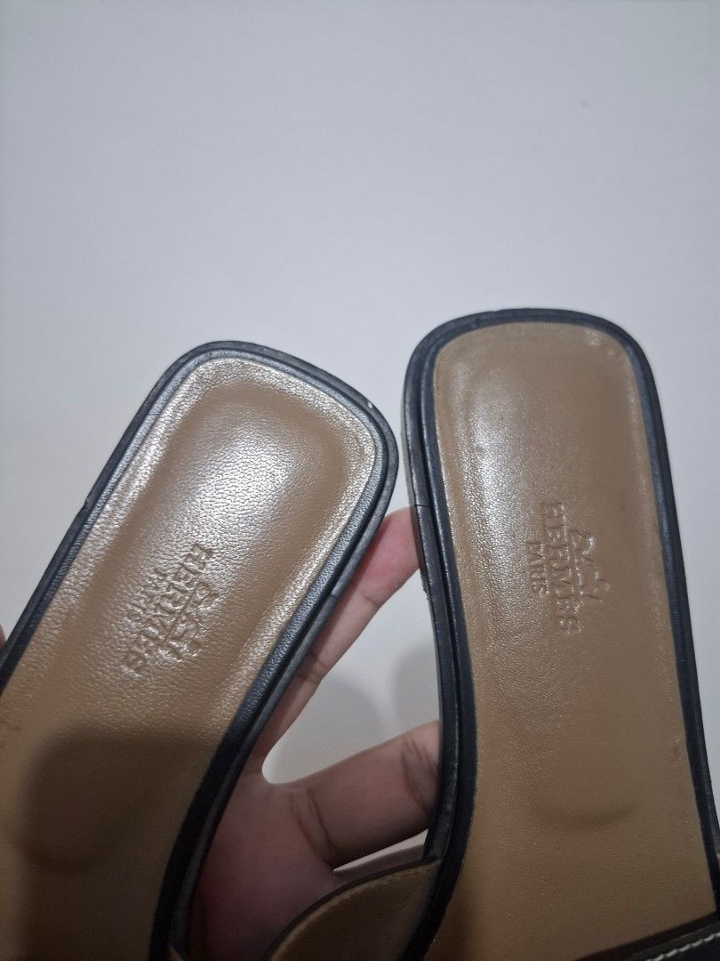 Hermes oran sandals size 40 (Category: Flats & Sandals) located in Tarlac. Submitted by christopher.24 (Listing ID 1468322249, Image 2). Description: good condition.