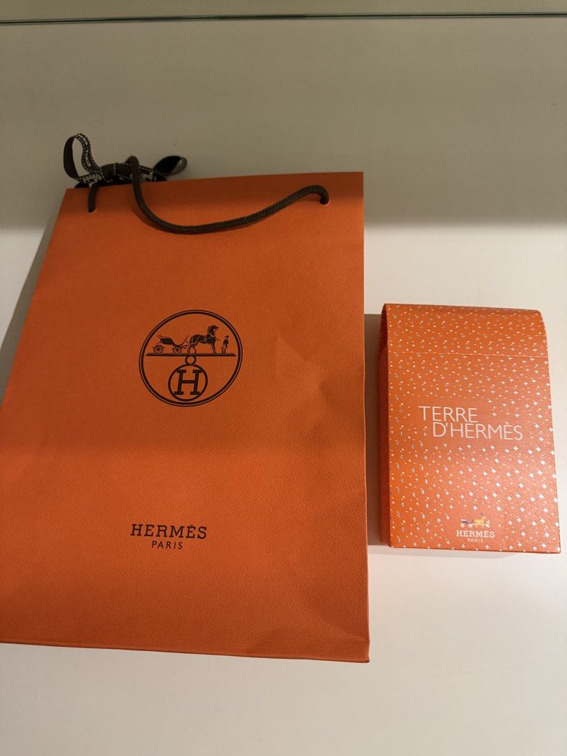 Hermès Terre D'Hermès Gift Set with Bag (Category: Fragrance & Deodorants) located in Muntinlupa City. Submitted by darthv1 (Listing ID 1468432878, Image 2). Description: - Brand new and unopened Terre D'Hermès gift set - Includes 15ml Eau de Toilette natural spray - Includes 40ml Hair and Body Shower Gel - Includes 40ml After-Shave Balm - Comes with signature Hermès orange paper bag with handle - Ideal for gifting or convenient travel size - 100