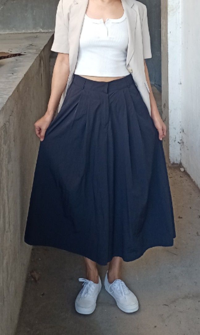 Highwaist deep black wide flowy squarepants (Category: Other Bottoms) located in Davao. Submitted by kannikasok1987 (Listing ID 1468323776, Image 2). Description: Wd side pocket Waist 27-30 (garterize) L 31 good as new.