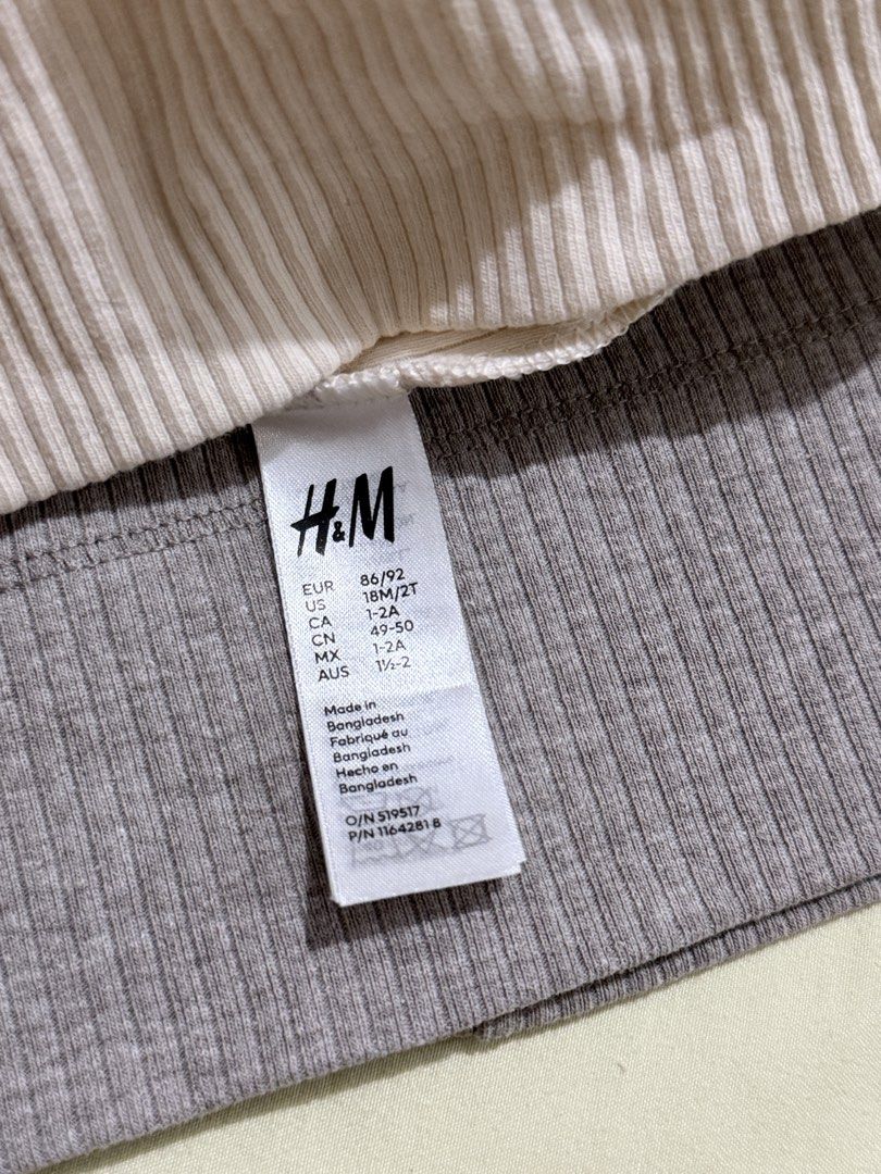 H&M Baby Beanie Set (Grey & Beige) (Category: Babies & Kids Fashion) located in Quezon City. Submitted by soloqueenph (Listing ID 1468409994, Image 2). Description: - Brand: H&M - Item: Set of 2 ribbed beanies with cute bear ears - Colors: Grey and Light Pink - Can fit up to 18M - Material: Soft, warm knit.
