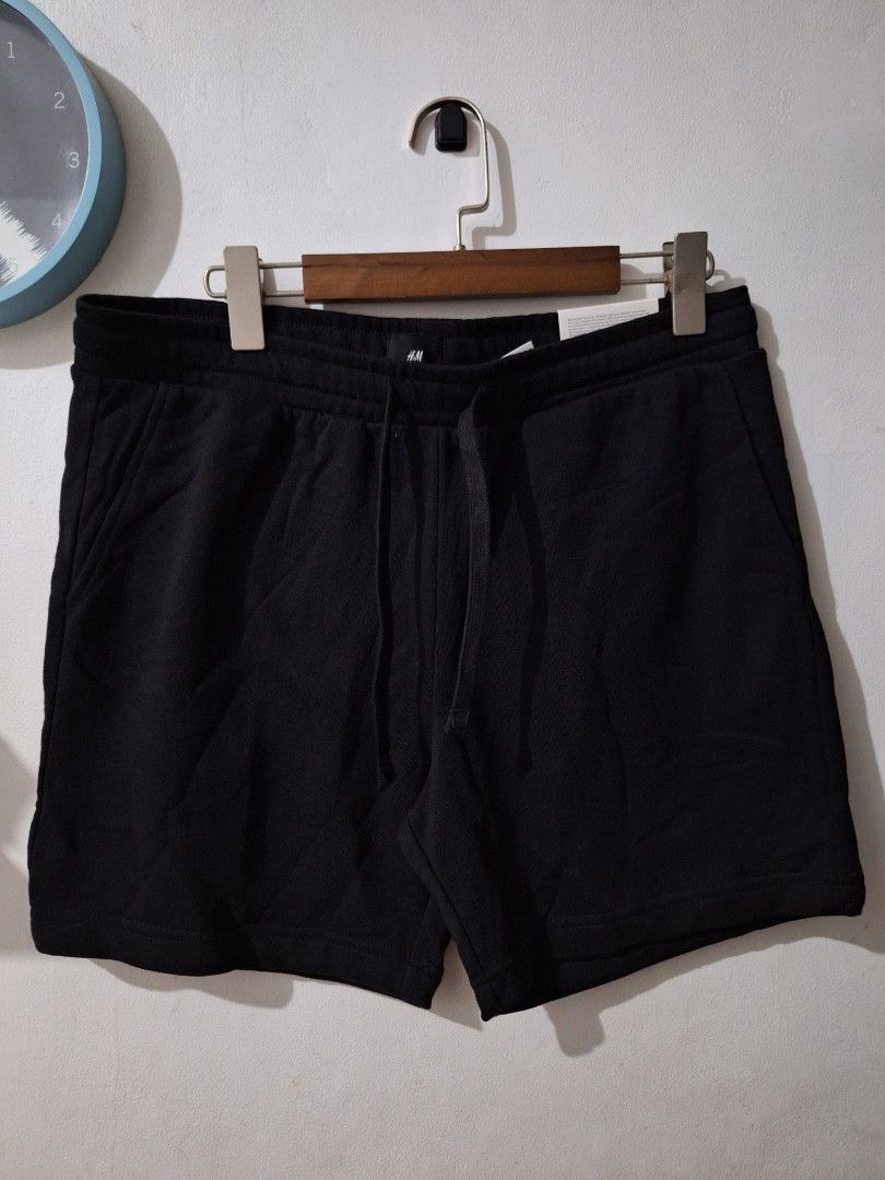 H&M basic shorts black and beige (Category: Shorts) located in Muntinlupa City. Submitted by kstefanomela14 (Listing ID 1468460286, Image 2). Description: brandnew legit h&m shorts M, L, XL best for giveaways and gifts this coming season cod cop lalamove lbc j&t.