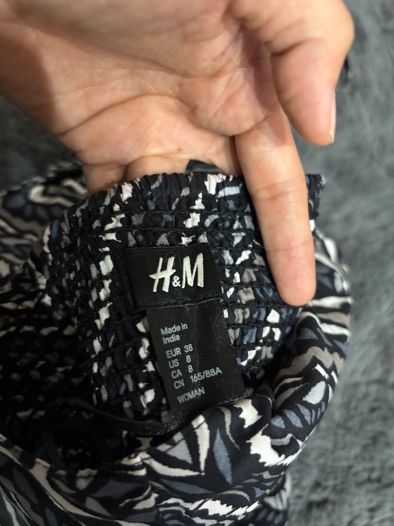 H&M Black and White Patterned Halter Neck Dress (Category: Dresses) located in Antipolo. Submitted by dddeclutter (Listing ID 1468360607, Image 3). Description: - Brand: H&M - Style: Halter neck dress with self-tie straps and flared skirt - Print/Color: Black, white, and grey geometric pattern - Fit: Stretchy smocked bodice panel - Size: US 8 / EUR 38 - Condition: Great piece for casual days or weekend lakwatsas!.