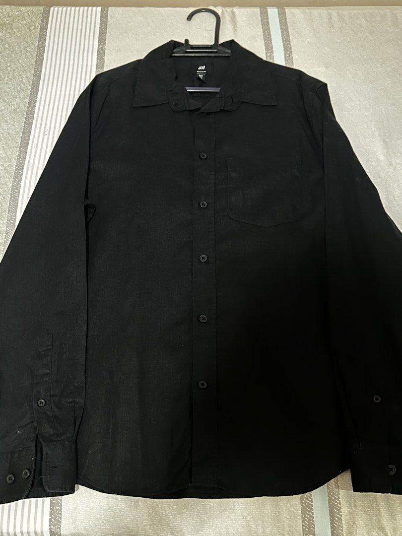 H&M Black Linen Long Sleeve Regular Fit Button-Down Shirt (Category: Formal Shirts) located in Taytay. Submitted by enzos24 (Listing ID 1468363976, Image 3). Description: - Brand: H&M - Color: Black (Linen) - Size: S - Fit: Regular fit - Condition: used once - 700 only (bought it for 2k) - Taytay, Rizal area .