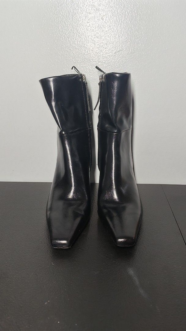 H&M Black Square Toe Heeled Boots (Category: Boots) located in Manila. Submitted by chubbychic553 (Listing ID 1468295528, Image 1). Description: - Brand: H&M - Color: Black with a chic glossy finish - Size: EU 40 - Style: Square toe front with a slim kitten heel - Closure: Inner ankle zipper for easy wear Php 800.