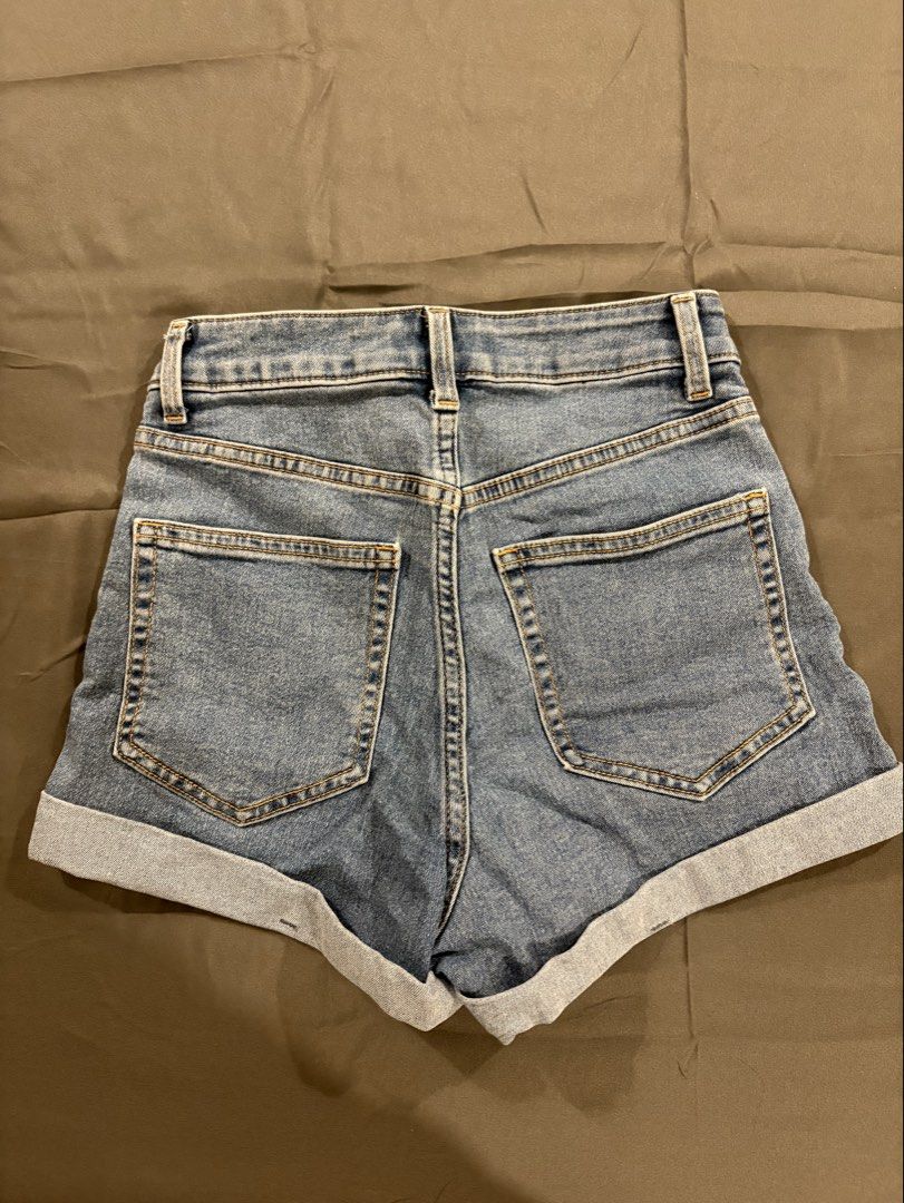 H&M Denim Shorts (Category: Shorts) located in Quezon City. Submitted by hannahhhhssclosetttt (Listing ID 1468433682, Image 2). Description: - Brand: H&M - Item: Light wash denim shorts with folded cuffs - Size: EUR 34 / US 2 - Fit: High-waisted - waist-25inches.