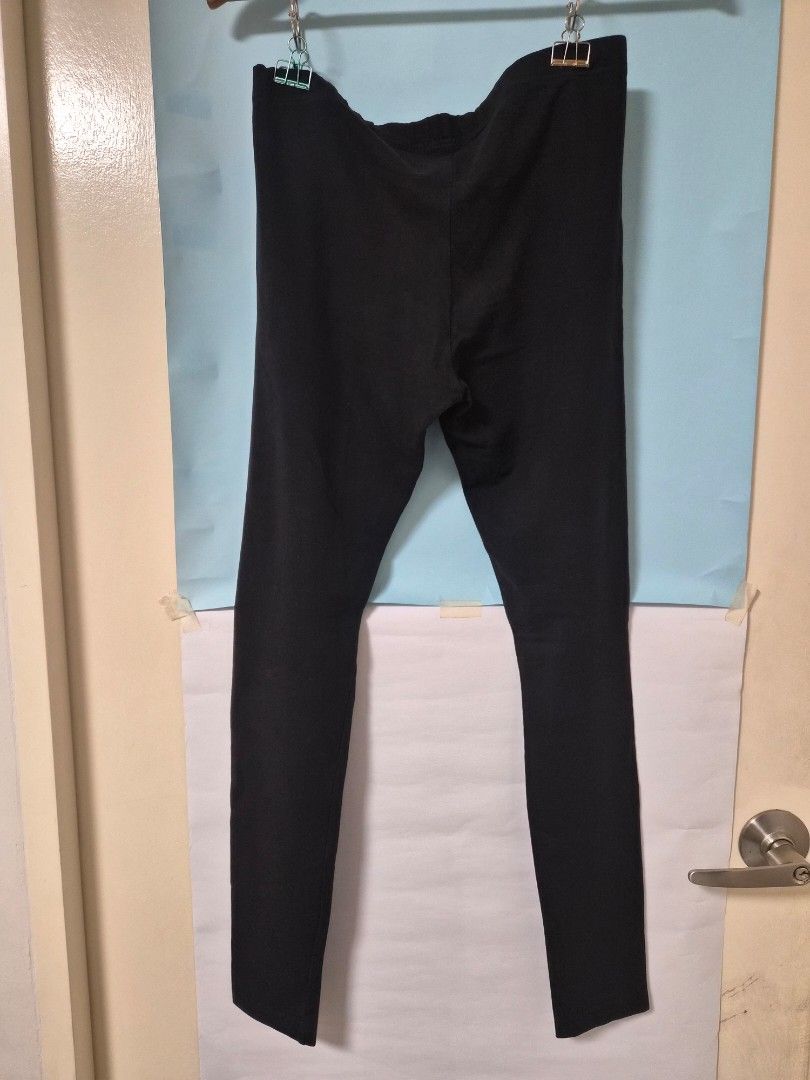 H&M Divided Black Leggings Size M (Category: Activewear) located in Manila. Submitted by prelovedbyc.hannah (Listing ID 1468432786, Image 2). Description: - Brand/Model: H&M Divided - Size: Medium (M) - Color: Classic Black - Fit & Fabric: High elasticity, stretchable, and comfortable elastic waistband - Style: Versatile everyday basic, easy to mix and match.