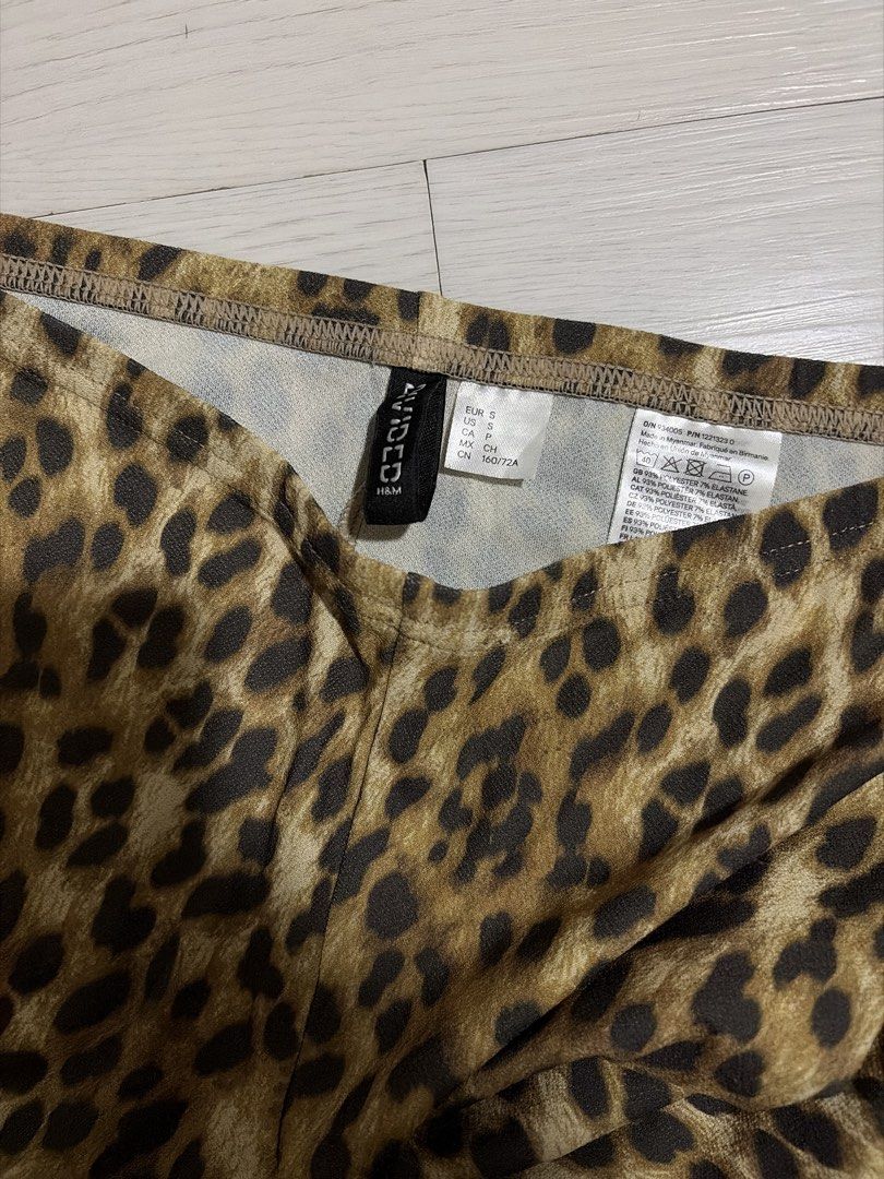 H&M Divided Leopard Print Flare Pants Size S (Category: Jeans) located in Taguig. Submitted by nics04433 (Listing ID 1468413671, Image 2). Description: - Brand: H&M Divided - Size: S - Pattern: Bold leopard print - Fit: Flared leg cut with a stretchy polyester and elastane blend for comfort - Style: Great statement piece for casual wear or going out - Condition: Excellent.