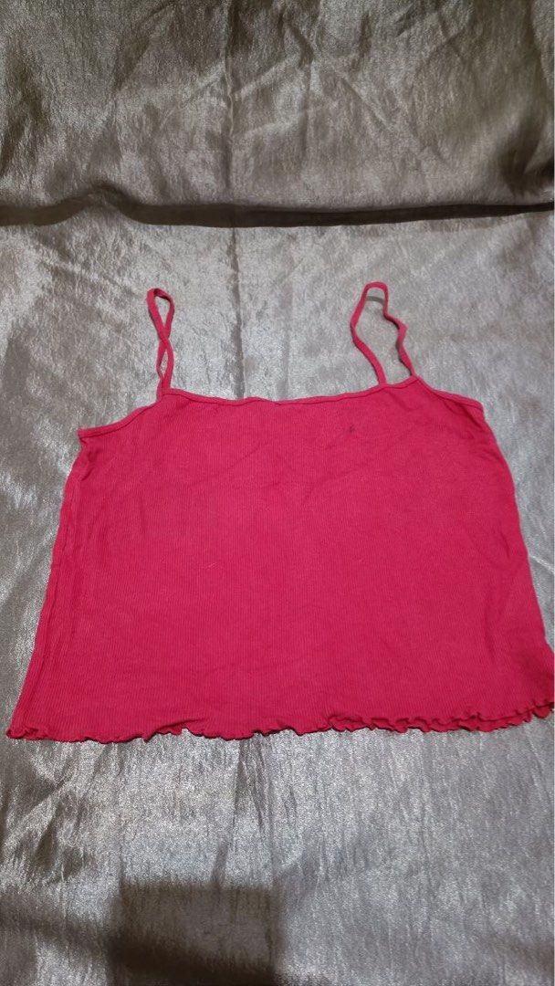 H&M Divided Red Ribbed Camisole Tank Top (Category: Sleeveless) located in Valenzuela. Submitted by nixs2722 (Listing ID 1468449099, Image 1). Description: -GC PAYMENT -SF c/o BUYERS - Brand: H&M Divided Basic - Color: Bright Red - Size: Medium (M) - Material: Comfortable ribbed knit fabric - Details: Thin spaghetti straps and trendy lettuce hem - Style: Versatile layering top for warm weather - Condition: Minimal sign of use .