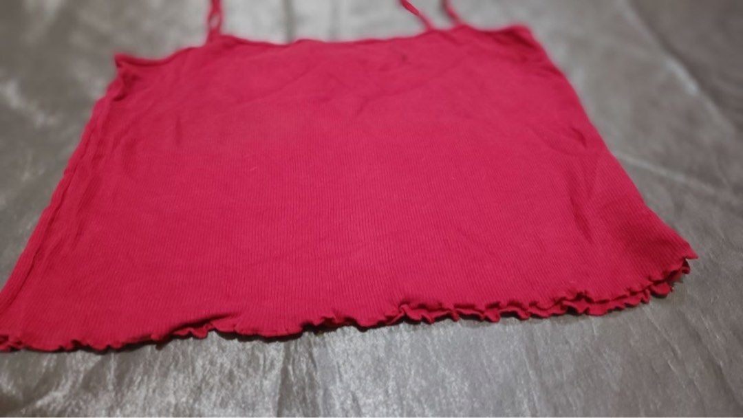 H&M Divided Red Ribbed Camisole Tank Top (Category: Sleeveless) located in Valenzuela. Submitted by nixs2722 (Listing ID 1468449099, Image 2). Description: -GC PAYMENT -SF c/o BUYERS - Brand: H&M Divided Basic - Color: Bright Red - Size: Medium (M) - Material: Comfortable ribbed knit fabric - Details: Thin spaghetti straps and trendy lettuce hem - Style: Versatile layering top for warm weather - Condition: Minimal sign of use .