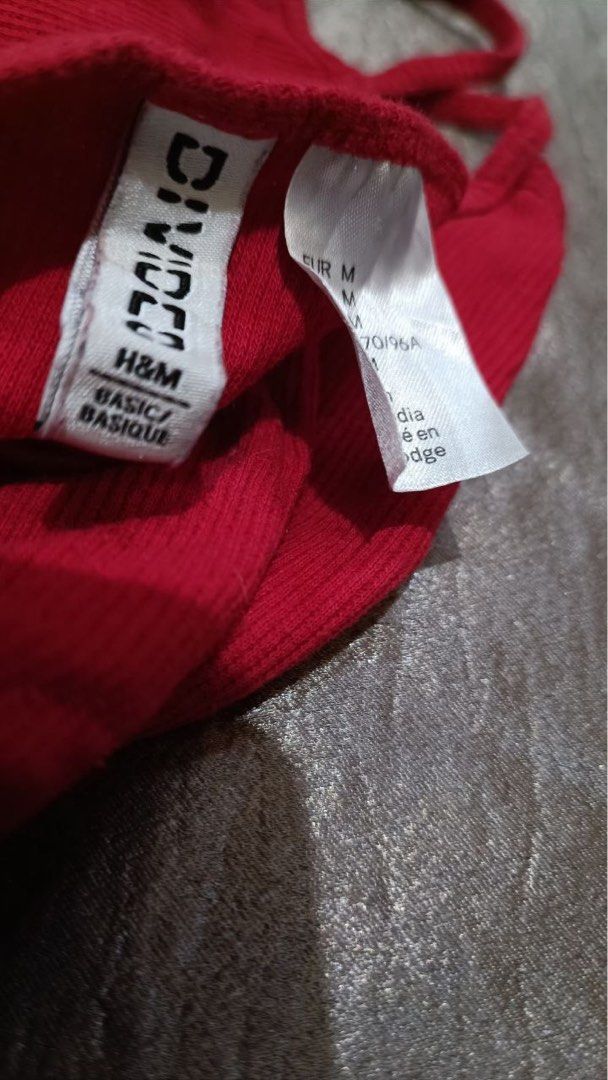 H&M Divided Red Ribbed Camisole Tank Top (Category: Sleeveless) located in Valenzuela. Submitted by nixs2722 (Listing ID 1468449099, Image 3). Description: -GC PAYMENT -SF c/o BUYERS - Brand: H&M Divided Basic - Color: Bright Red - Size: Medium (M) - Material: Comfortable ribbed knit fabric - Details: Thin spaghetti straps and trendy lettuce hem - Style: Versatile layering top for warm weather - Condition: Minimal sign of use .