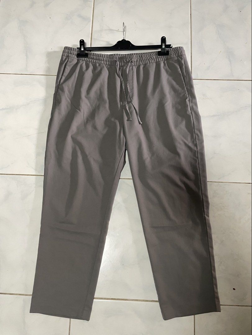 H&M Grey Slim Fit Drawstring Trousers XL (Category: Trousers) located in Indang. Submitted by itsginnpom (Listing ID 1468296916, Image 1). Description: H&M Men’s Grey Slim-Fit Trousers Details: Brand: H&M Size: XL (as indicated on the tag) Fit: Slim Fit Color: Gray • Elastic waistband with drawstring • Side pockets • Stretchy fabric 📩 Message me for inquiries! 📍Indang, Cavite Meetup: Indang, Bayan • can ship via Lalamove if malayo area • no COD
