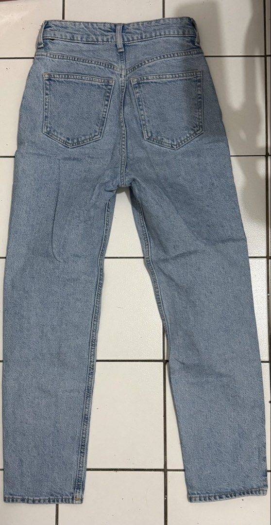 H&M High-Waisted Mom jeans (Category: Jeans) located in Las Pinas. Submitted by euphrasia_ (Listing ID 1468305901, Image 2). Description: - Size 23 - 9/10 condition, good as new - used twice RFS: decluttering 📍 Las Piñas City delivery via lalamove.