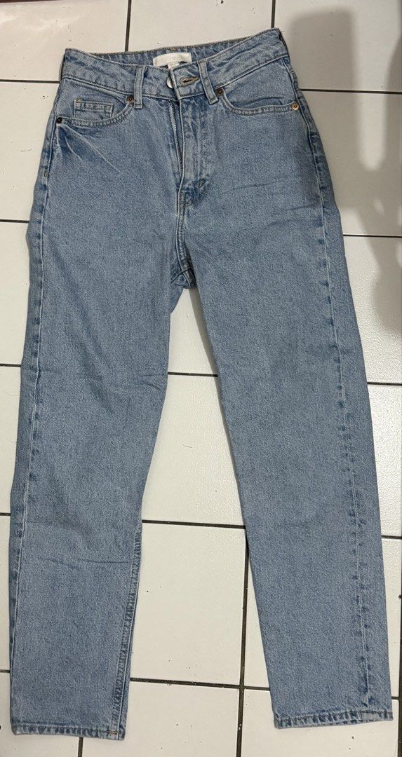 H&M High-Waisted Mom jeans (Category: Jeans) located in Las Pinas. Submitted by euphrasia_ (Listing ID 1468305901, Image 1). Description: - Size 23 - 9/10 condition, good as new - used twice RFS: decluttering 📍 Las Piñas City delivery via lalamove.