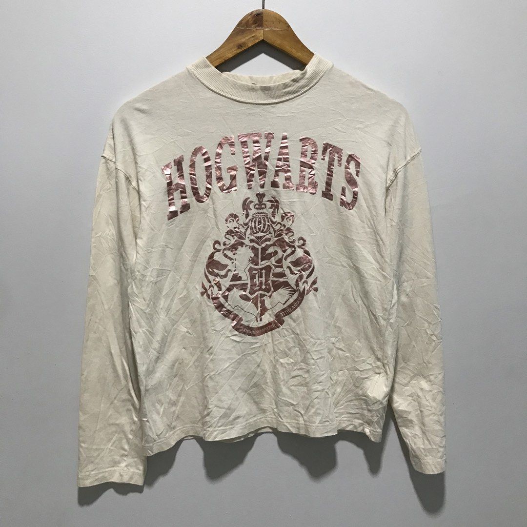H&M HOGWARTS| HARRY POTTER Graphic Longsleeve (Category: Longsleeves) located in Cavite. Submitted by tanya.valentin (Listing ID 1468389357, Image 1). Description: - 20x22.