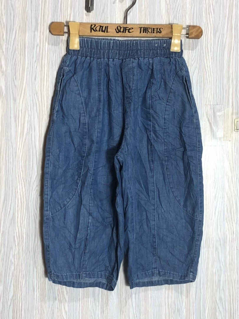 H&M Kids Soft Denim Baggy Pull-On Pants (Category: Babies & Kids Fashion) located in Montevista. Submitted by rdthriftshub (Listing ID 1468377561, Image 1). Description: - Brand: H&M - Item: Loose pull-on baggy pants for kids - Material: Soft denim with comfortable elastic garterized waistband - Size: Fits 5 to 6 years old - Measurements: Waistline 20-22 inches, Length 22 inches - Condition: Very good overall condition.