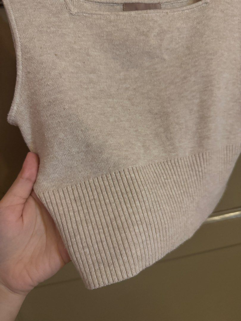 H&M Knit Top (Category: Sleeveless) located in Manila. Submitted by gabwie (Listing ID 1468406046, Image 3). Description: - Brand: H&M - Item: Sleeveless Knit Top - Color: Cream / Beige - Size: Medium (EUR M / US M) - Design: Square neckline with ribbed bottom hem - Condition: Excellent, well-maintained.