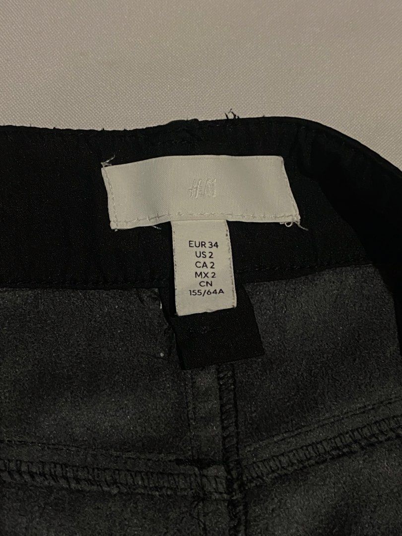 H&M Leather Pants (Category: Jeans) located in Makati City. Submitted by weirdshopping (Listing ID 1468298724, Image 2). Description: Selling pre-loved clothes! DETAILS: ~ All items are in good condition. - BRANDED - All clothes are sanitized before delivery. ~ Mode of Payment: Cash & Gcash - Available for delivery c/o by costumer: Lalamove, Grab, Angkas ~ Location: Guadalupe Viejo, Makati ~ FOR meet up, pick up, & delivery! (Delivery fee is hand