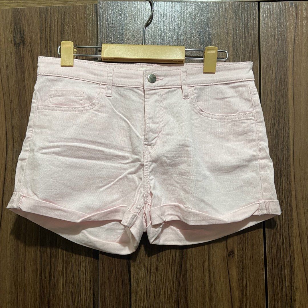 H&M Pink Denim Rolled Cuff Shorts (Category: Shorts) located in Marikina City. Submitted by jeliie (Listing ID 1468426985, Image 1). Description: No issue Authentic.