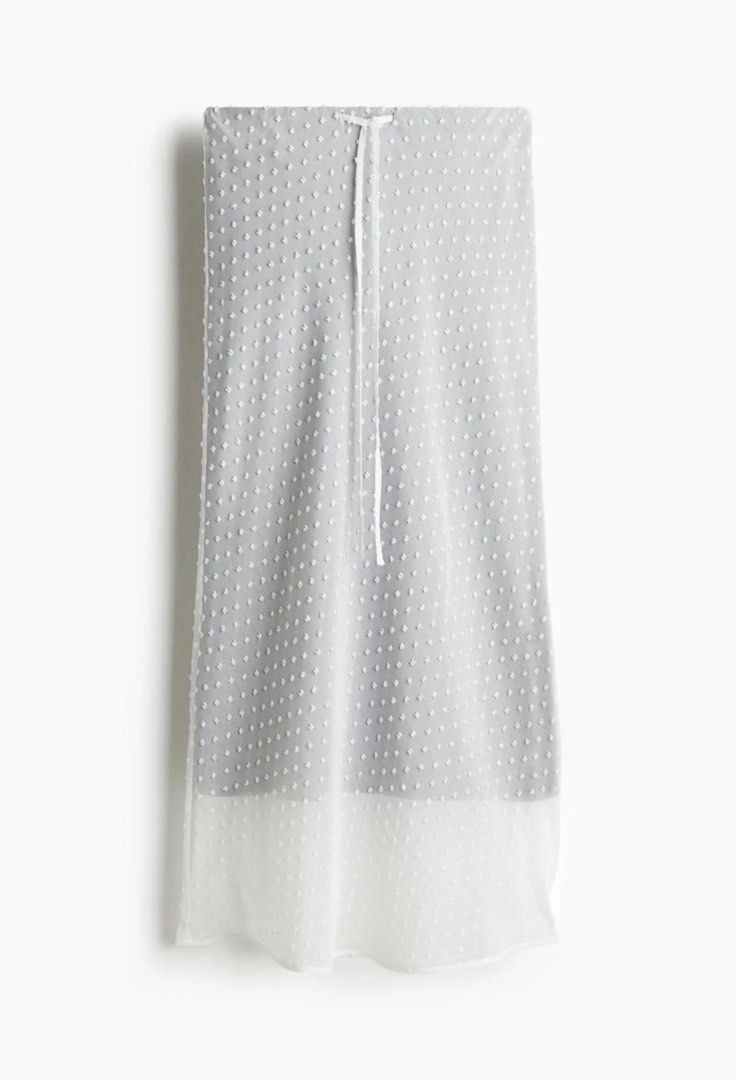 H&m plumeti skirt (Category: Skirts) located in Rizal. Submitted by loved_stuffs_2 (Listing ID 1468485938, Image 1). Description: Never been used Impulsive buy Size 38 (fits M-L).