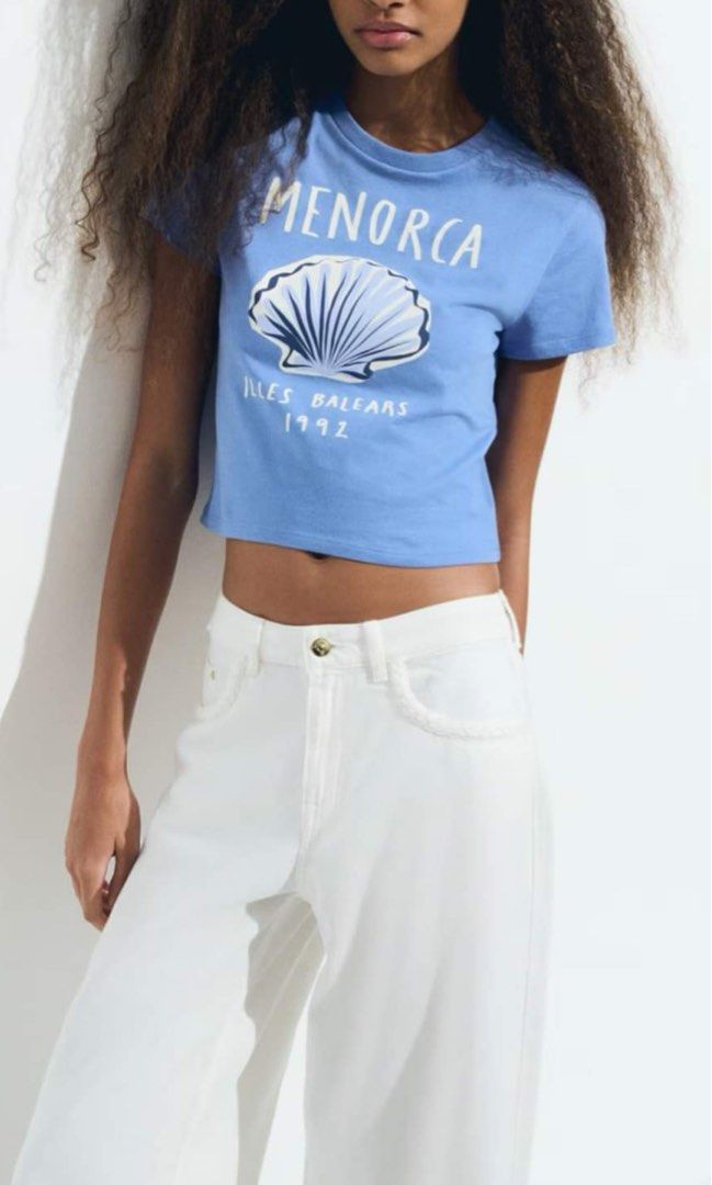 H&M printed tshirt (Category: Babies & Kids Fashion) located in Manila. Submitted by ourburstingwardrobe_ (Listing ID 1468357265, Image 2). Description: Size xs Fits pre-teen Like new.