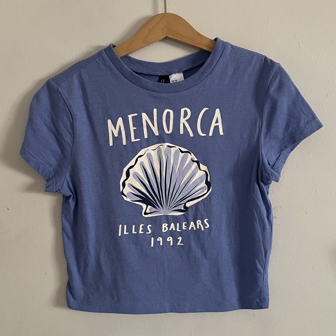 H&M printed tshirt (Category: Babies & Kids Fashion) located in Manila. Submitted by ourburstingwardrobe_ (Listing ID 1468357265, Image 3). Description: Size xs Fits pre-teen Like new.