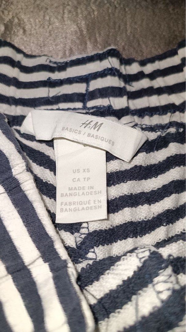 H&M Striped Drawstring Shorts XS (Category: Shorts) located in Valenzuela. Submitted by nixs2722 (Listing ID 1468449593, Image 3). Description: -GC PAYMENT -SF c/o BUYERS - Brand: H&M Basics - Size: US XS / CA TP - Color: Black and white striped - Material: Soft French terry fabric - Features: Elastic waistband with adjustable black drawstring, dolphin hem, and side pockets - Origin: Made in Bangladesh.