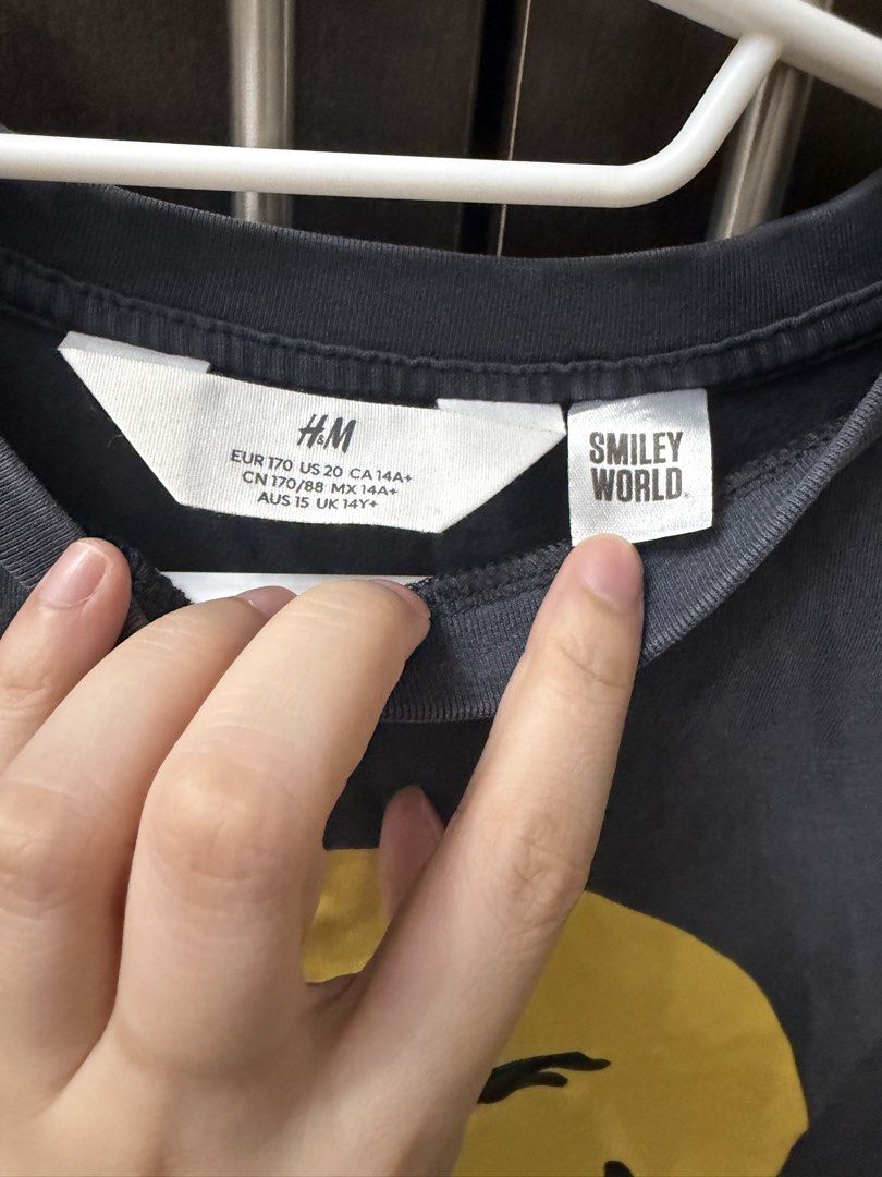 H&M Tee Tshirt (Category: Shirts) located in Mandaluyong City. Submitted by mry.mry (Listing ID 1468314061, Image 2). Description: .