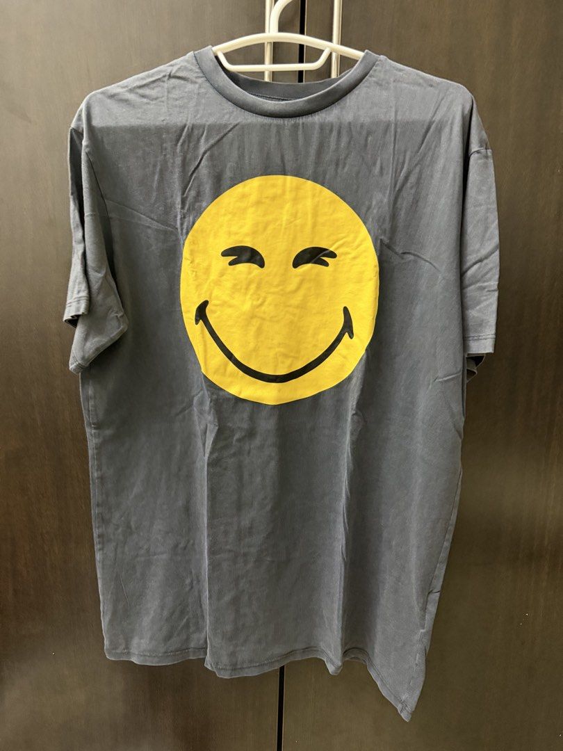 H&M Tee Tshirt (Category: Shirts) located in Mandaluyong City. Submitted by mry.mry (Listing ID 1468314061, Image 1). Description: .
