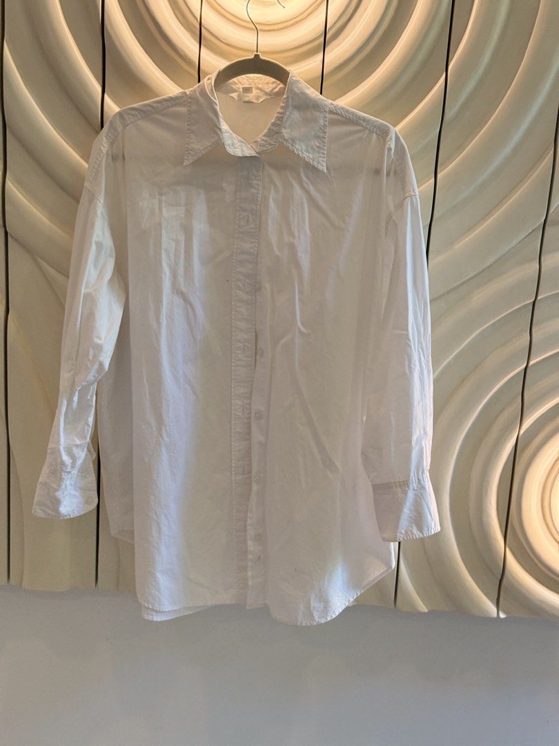H&M White Button-Up Long Sleeve Shirt (Category: Longsleeves) located in Angeles City. Submitted by adeclutters__ (Listing ID 1468340013, Image 1). Description: - Brand: H&M - Item: Classic white button-down shirt - Size: XS - Features: Long sleeves with button cuffs, standard collar, front button closure - Fit: Casual fit for everyday wear.