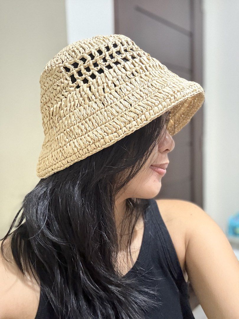 H&M Woven Straw Bucket Hat (Category: Hats & Beanies) located in Quezon City. Submitted by soloqueenph (Listing ID 1468407491, Image 1). Description: H&M Woven Straw Bucket Hat in neutral beige. Lightweight, breathable open-knit design with a wide brim. Perfect for beach trips and sunny days..