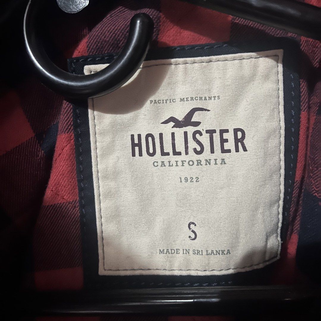 Hollister Peacoat (Category: Coats, Jackets and Outerwear) located in Cavite. Submitted by chie_finds (Listing ID 1468344588, Image 2). Description: .