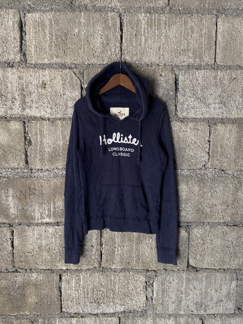 Hollister Y2k Hoodie (Category: Coats, Jackets and Outerwear) located in Odiongan. Submitted by renz_john (Listing ID 1468332976, Image 1). Description: Excellent condition No issue Color rate 9/10 Dimes: 17.5x24.