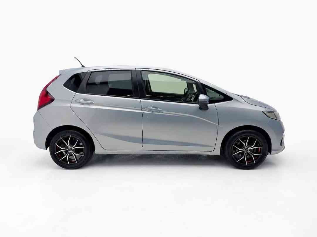 Honda Fit 1.3 G F-Package [2017 FL] (A) (Category: Used Cars) located in Singapore. Submitted by vincar_pre-owned (Listing ID 1468212996, Image 2). Description: Affordable and one of the easiest to maintain! Extremely well maintained and taken care off by the previous owner! Fuel efficient and spacious interior, one of the most popular hatchback in the market! Contact us today to arrange a viewing for this unit at the VINCAR pre-owned showroom no