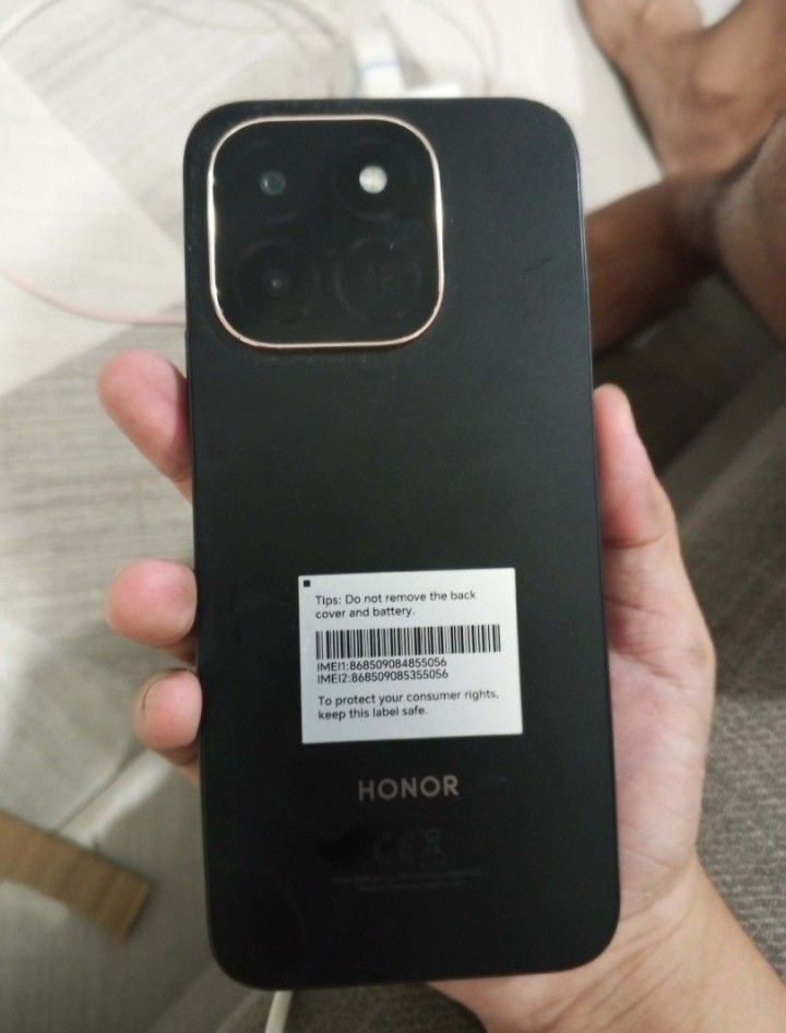 HONOR (Category: Android Others) located in Manila. Submitted by jeronchinitows (Listing ID 1468293952, Image 2). Description: •No issue •Good for gaming •Medyo good camera •mala iphone ang atake •color black .