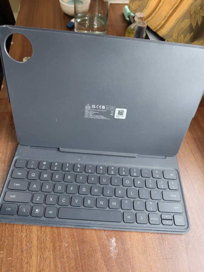 HONOR PAD 10 WIRELESS KEYBOARD (Category: Other Mobile & Gadget Accessories) located in Manila. Submitted by royalgem_d5faa1 (Listing ID 1468436733, Image 1). Description: Slight used lady owned.