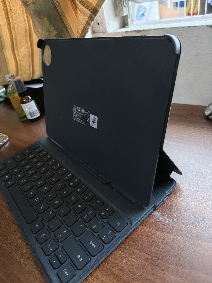 HONOR PAD 10 WIRELESS KEYBOARD (Category: Other Mobile & Gadget Accessories) located in Manila. Submitted by royalgem_d5faa1 (Listing ID 1468436733, Image 2). Description: Slight used lady owned.
