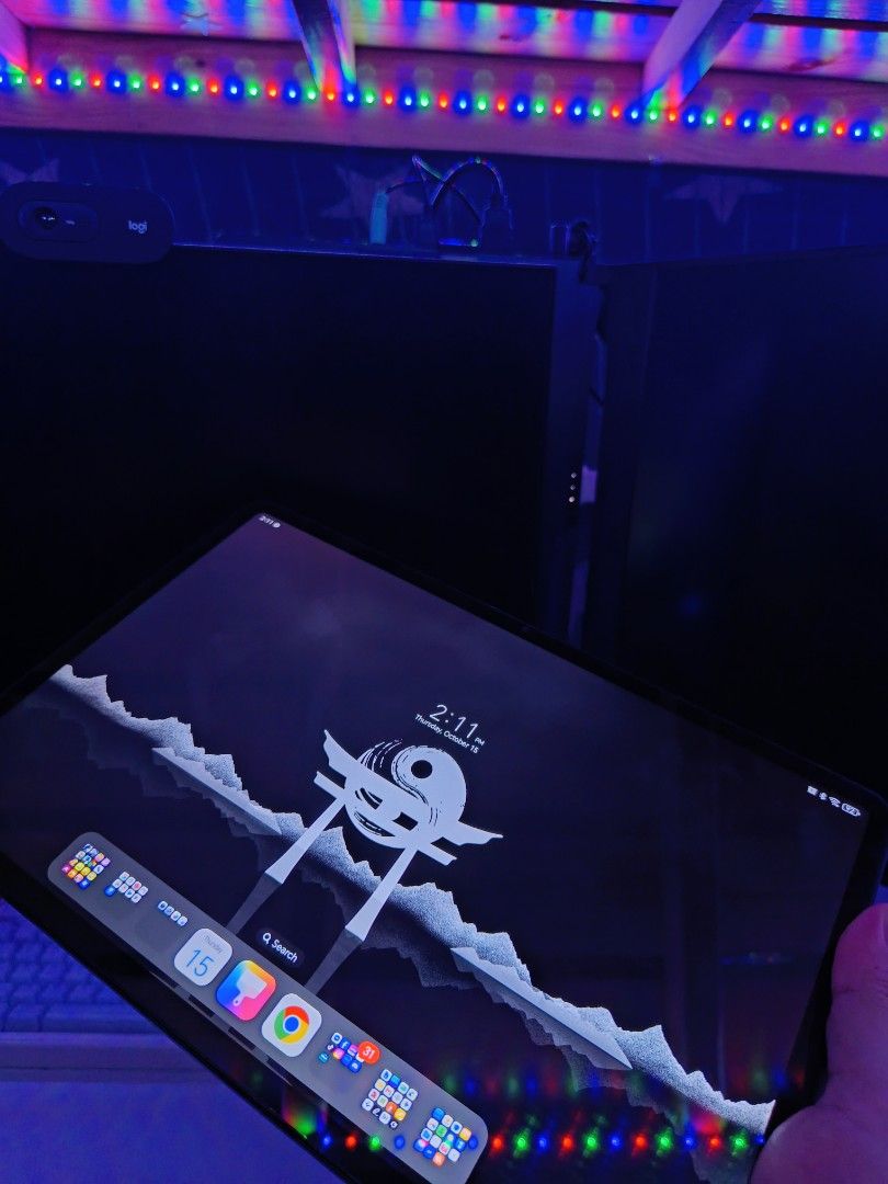 HONOR Pad 9 with Keyboard (Category: Android) located in Pasay City. Submitted by renn.castillo (Listing ID 1468447660, Image 3). Description: HONOR Pad 9 tablet, 8GB RAM plus 8GB RAM Turbo, 256GB storage. Snapdragon 6 Gen 1 processor. MagicOS 8.0, Android 14. Resolution 2560 by 1600. Includes matching keyboard case attached via rear magnetic mount. Clean screen, working setup. Great device for media consumption and daily tasks..