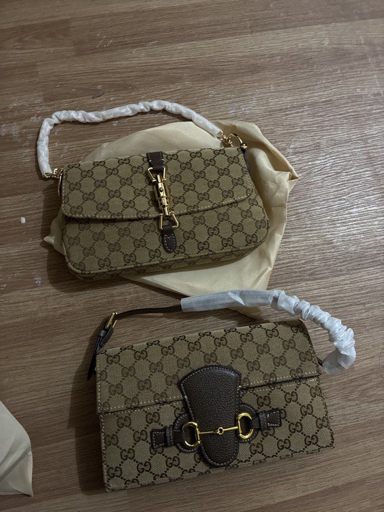 Horsebit Restrito (Category: Luxury Bags & Wallets) located in Manila. Submitted by finders_keepers651 (Listing ID 1468427221, Image 1). Description: .