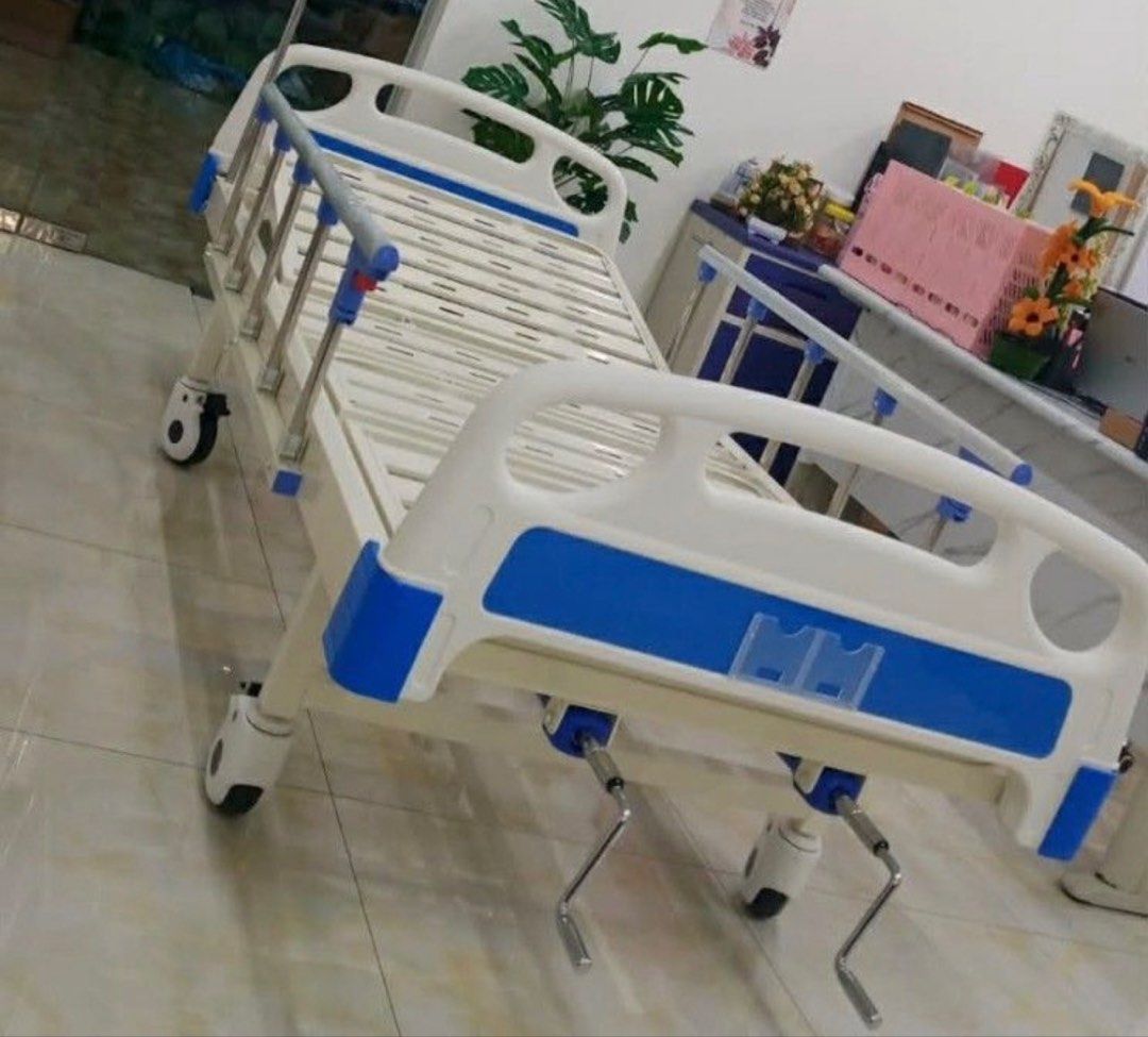 Hospital bed - 2 cranks (Category: Bed Frames & Mattresses) located in Trece Martires City. Submitted by aekaaa (Listing ID 1468494476, Image 1). Description: hospital bed - 2 cranks with mattress (leather sheet) with iv line and bed table plank lightly used lang di naman masyado namin nagagamit kaya behenta nalang hehe.